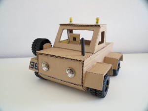 Raspberry-PI-ferngesteuertes-Auto-mit-W-Lan-Vorderansicht-links-300x225